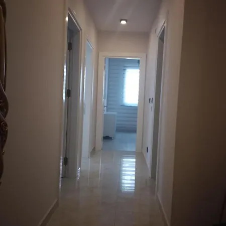 Flat * אלאניה